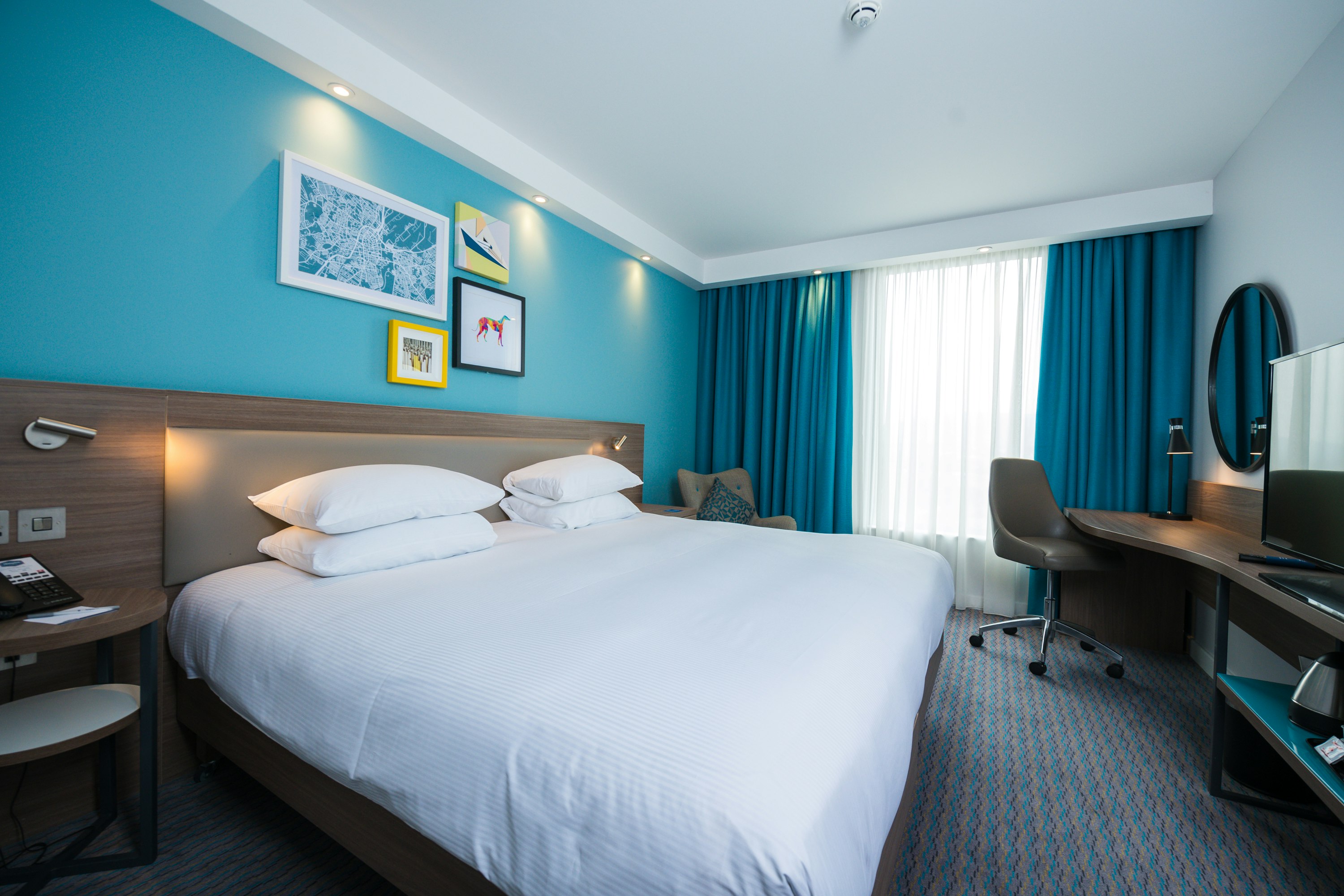 ROOM, QUEEN BED, ACCESSIBLE