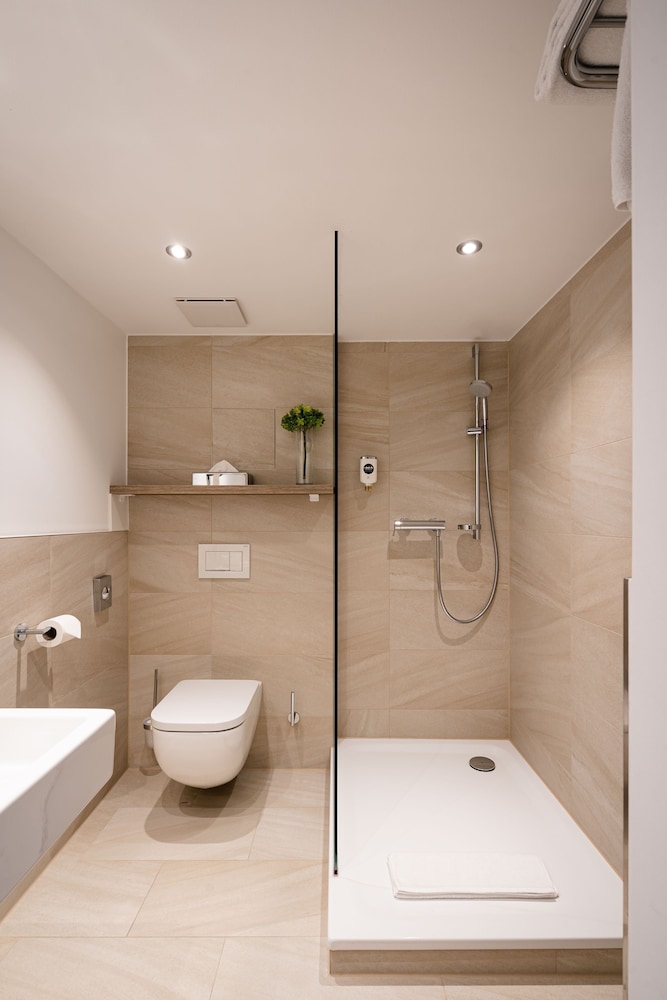 COMFORT, SINGLE, COURTYARD AREA