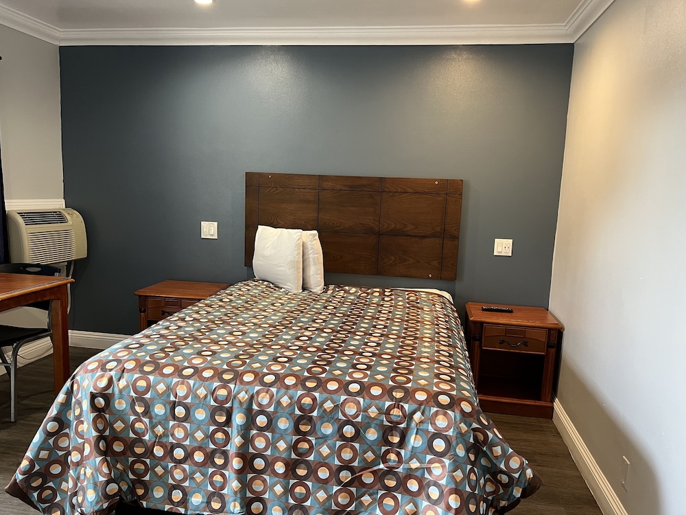 SOFI MOTEL 12/20