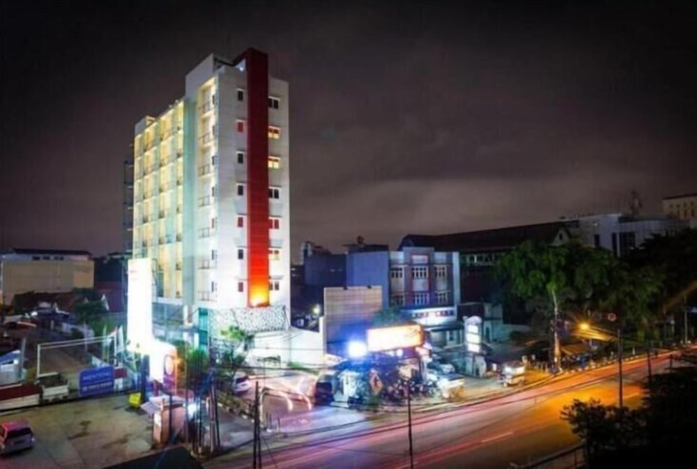 Hotel Cikini 3/28