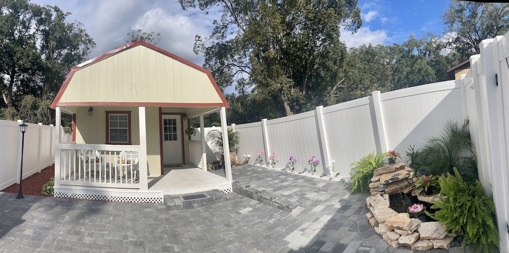 The Tiny Cottage in The Springs 4/28