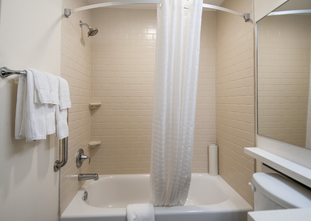 Candlewood Suites Baton Rouge College Drive 11/44