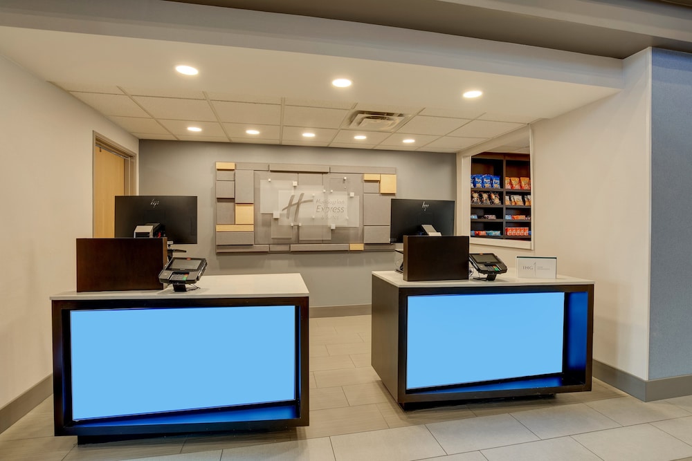 Holiday Inn Express & Suites I-95 Capitol Beltway-Largo 6/57