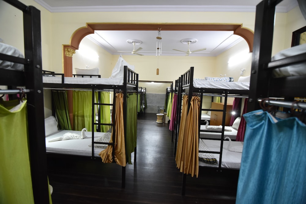 Hotel Vaishnavi 47/58