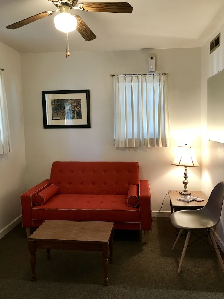 Chalet Motel 36/49