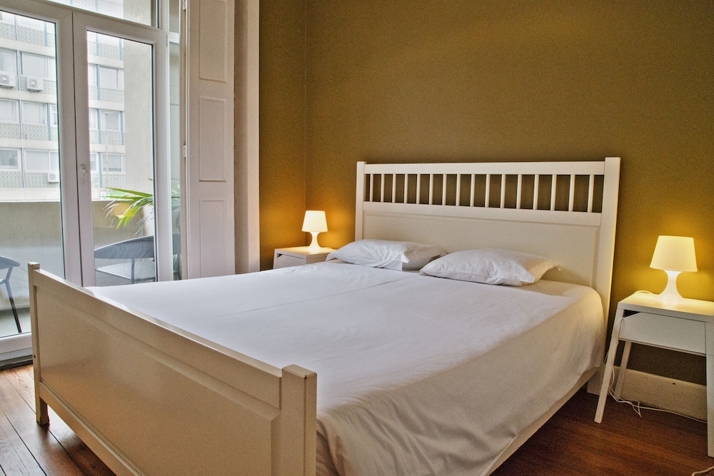 ROOM, DOUBLE BED
