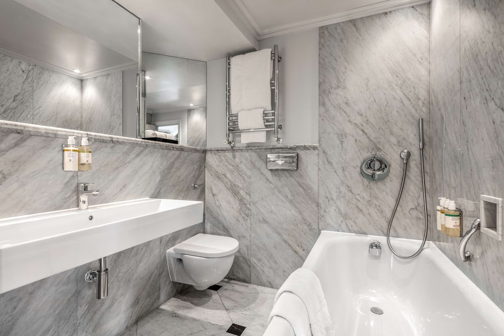 Radisson Blu Hotel, London Tottenham Court Road 49/49
