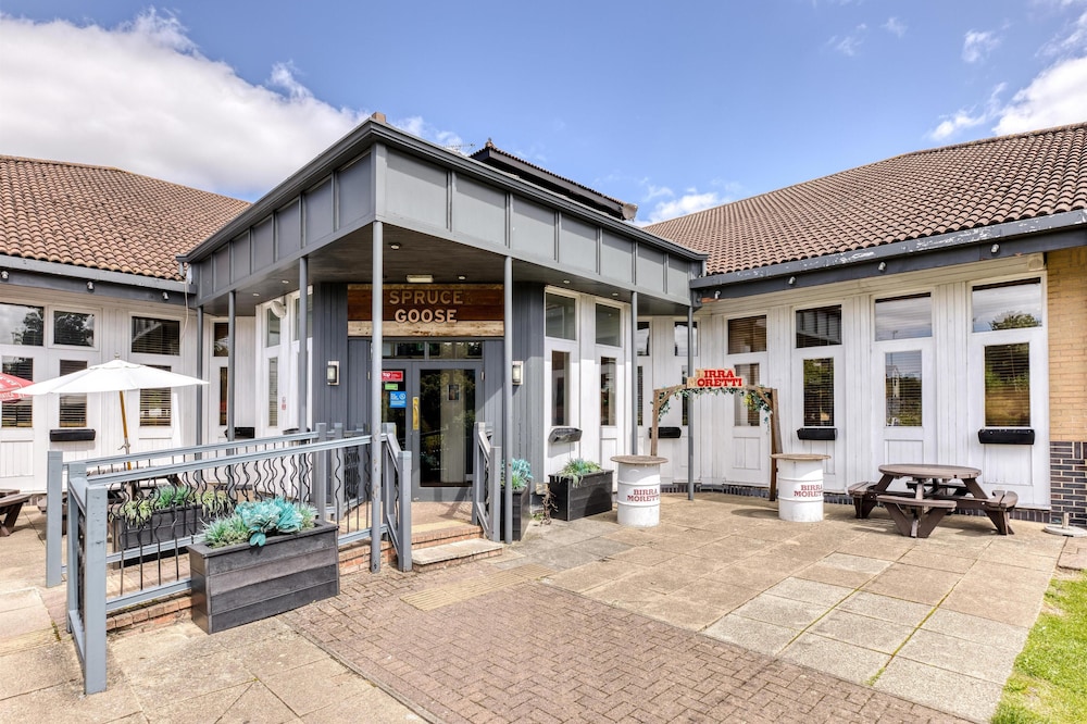 Premier Inn Basingstoke West (Churchill Way) hotel 31/37