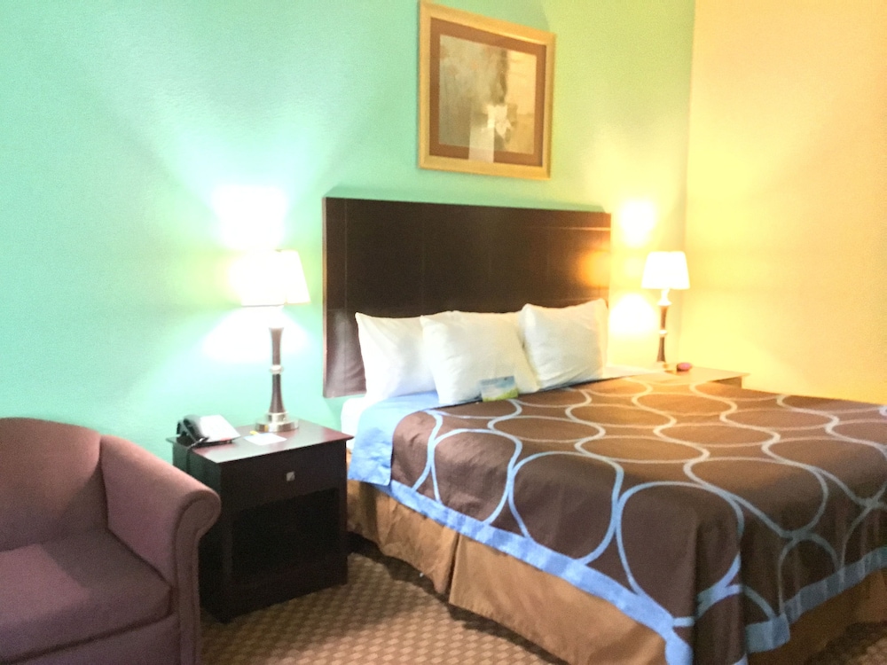 Days Inn By Wyndham Kemah 11/56