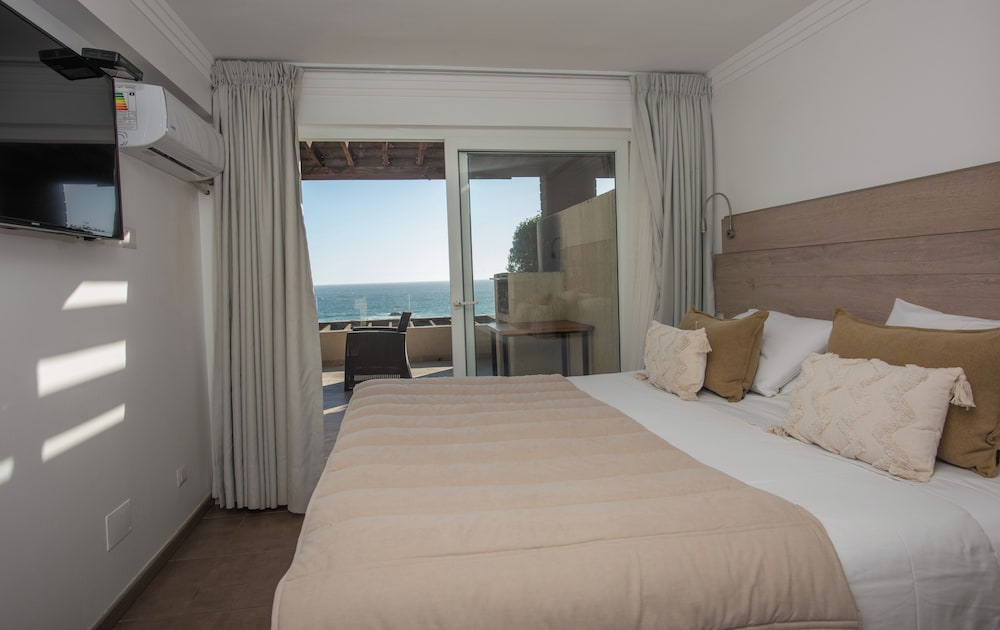 Superior, Apartment, Queen Bed, Beach View, Terrace