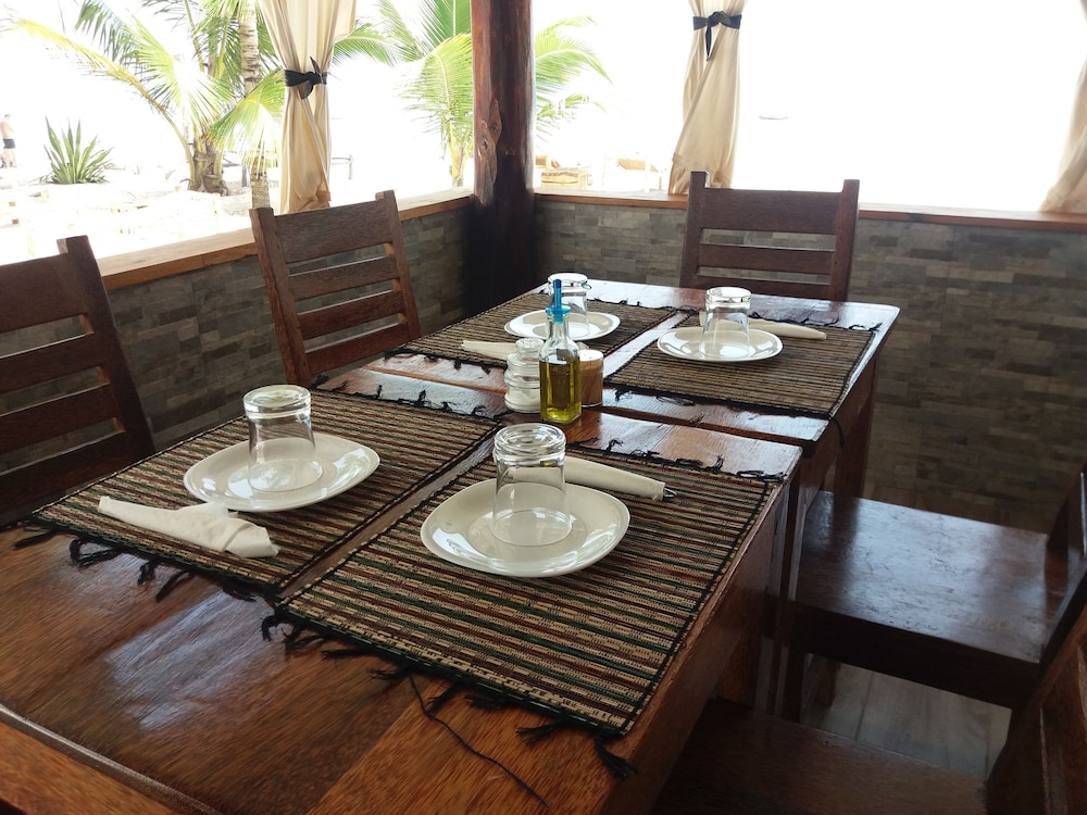 White Dream Lodge & Restaurant 24/49