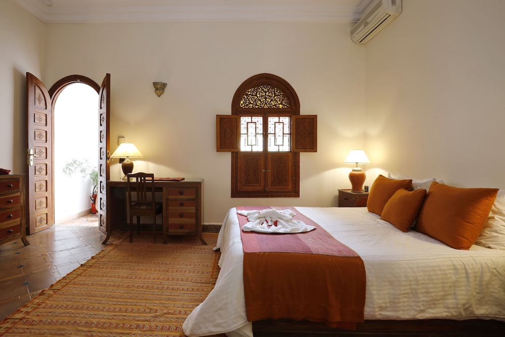 Jawha, Superior, 1 King and 1 Single Beds