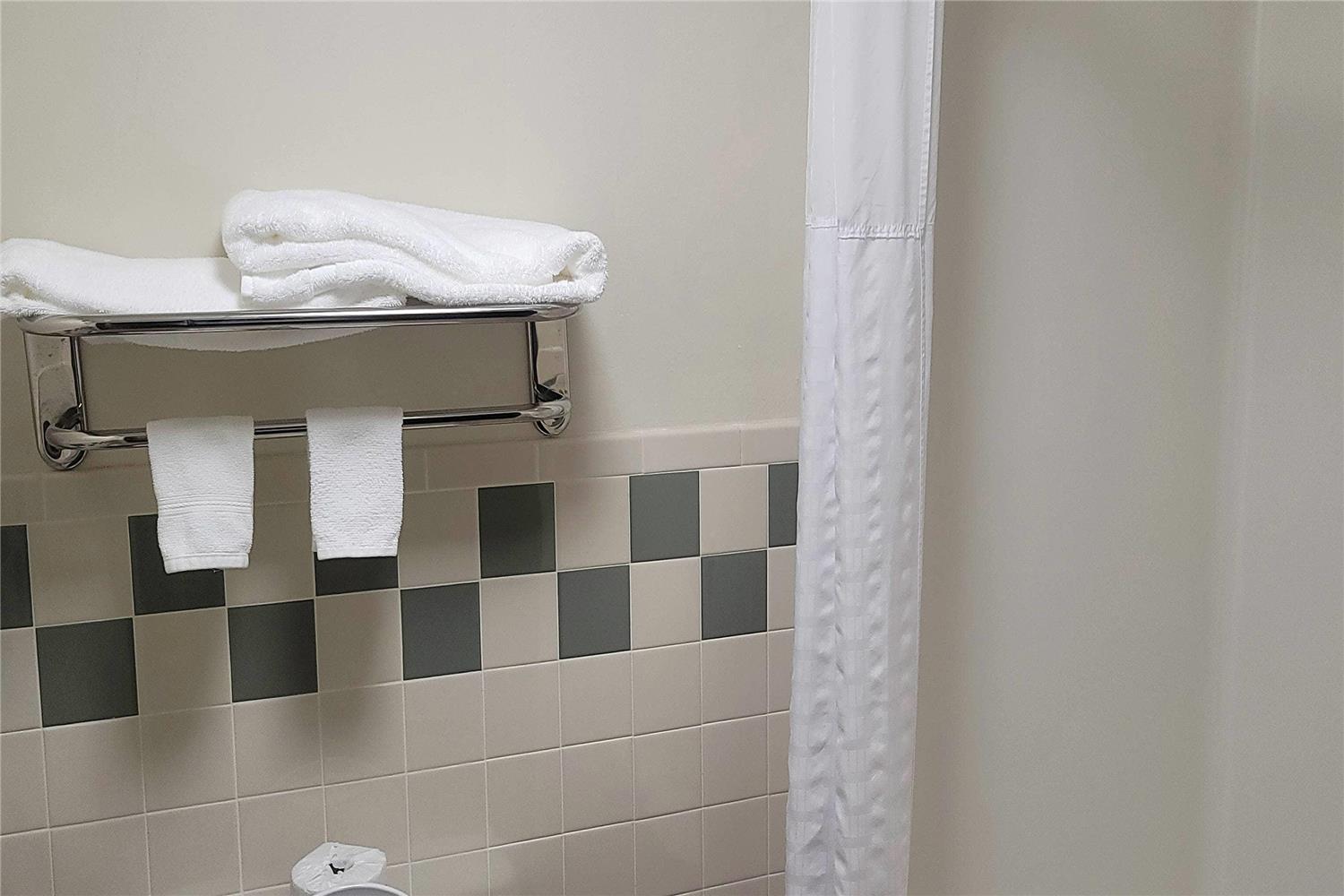 University Inn Boiling Springs, NC 22/23