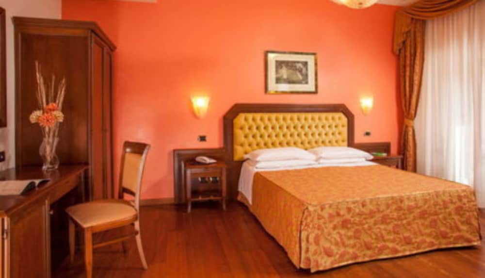 ROOM, TRIPLE, ANNEX