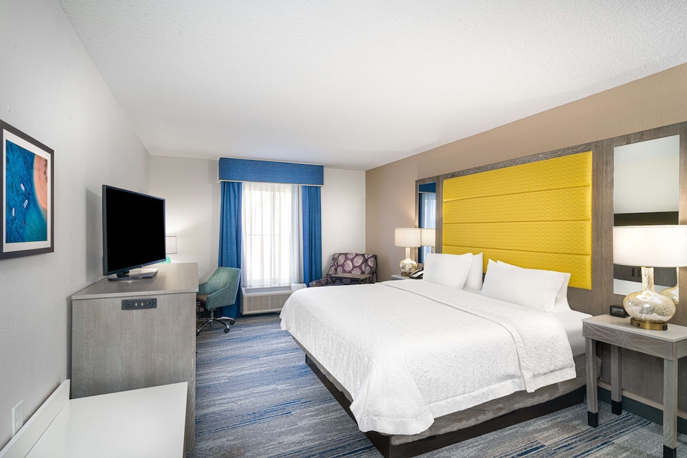 Hampton Inn & Suites Amelia Island-Historic Harbor Front 7/44