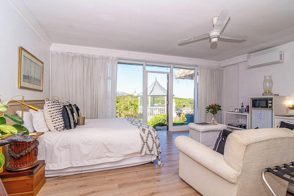 Kennedy's Beach Villa 17/50