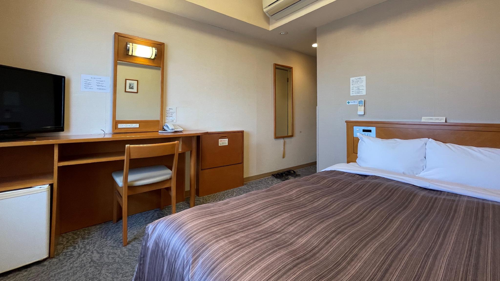Semi Room, Semi Double Bed, City View, Shared Bathroom