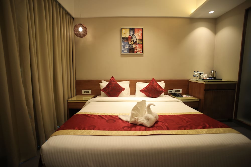 The Byke Delotel, Borivali 13/39