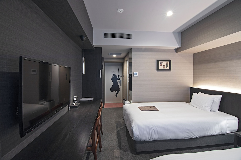 Hotel Ninja Black 7/24