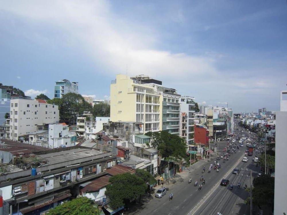 Tan Hoang Long Hotel District 5 2/30