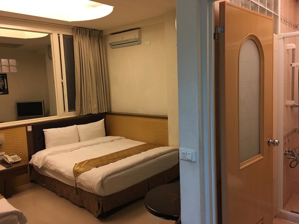Ri Yue Hu Pan Hotel 4/28