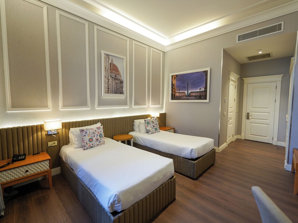Superior, Twin Beds, Promenade Hotel 3/8