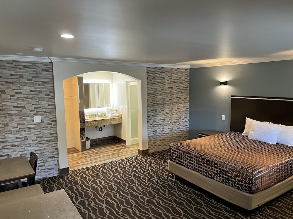 Spa, Suite, King Bed, Jetted Tub