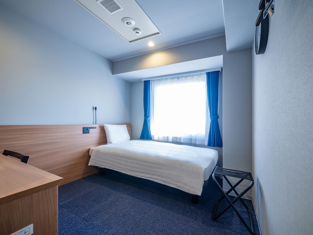 Toyoko Inn Yodoyabashi Eki Minami 28/64