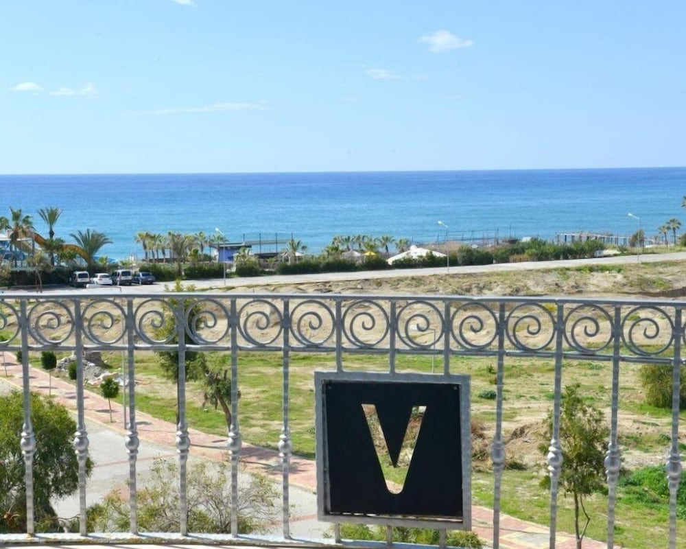Vital Beach Hotel 40/50