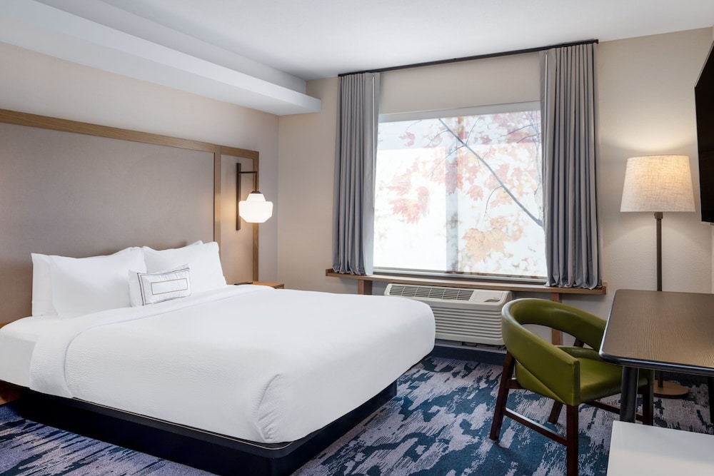Fairfield Inn & Suites by Marriott Minneapolis North 10/36