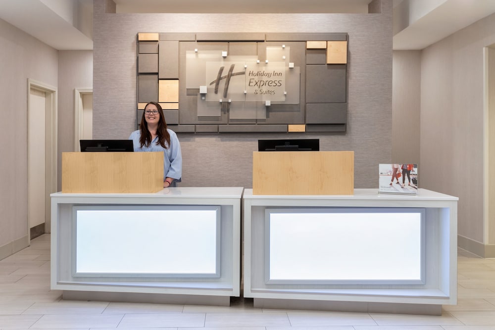 Holiday Inn Express Hotel Suites Searcy 3/50