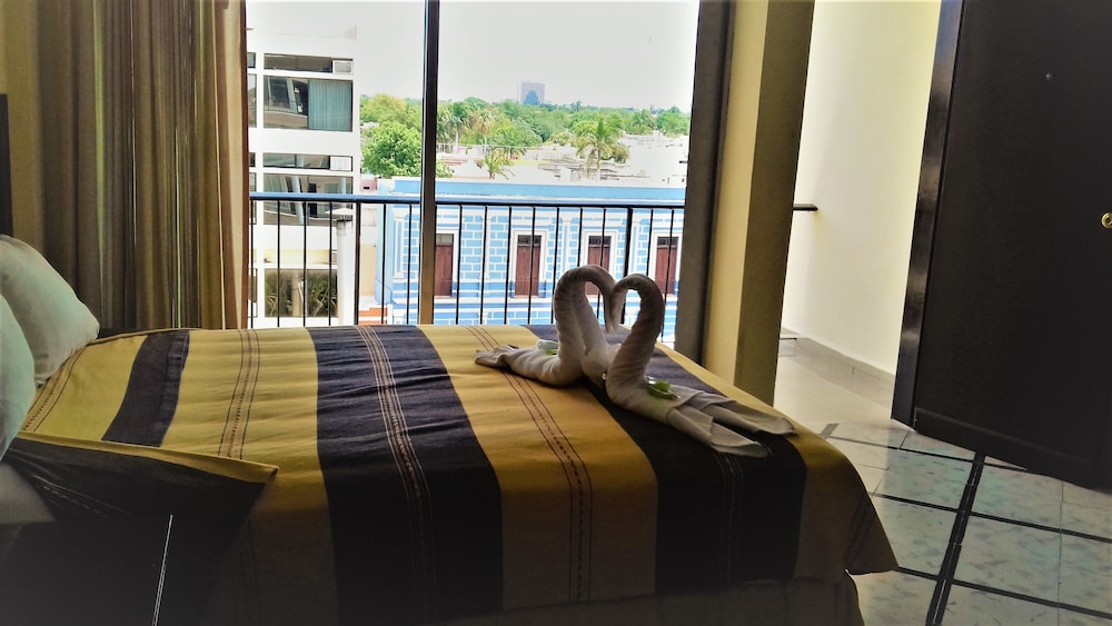 Hotel Ambassador Merida 55/72