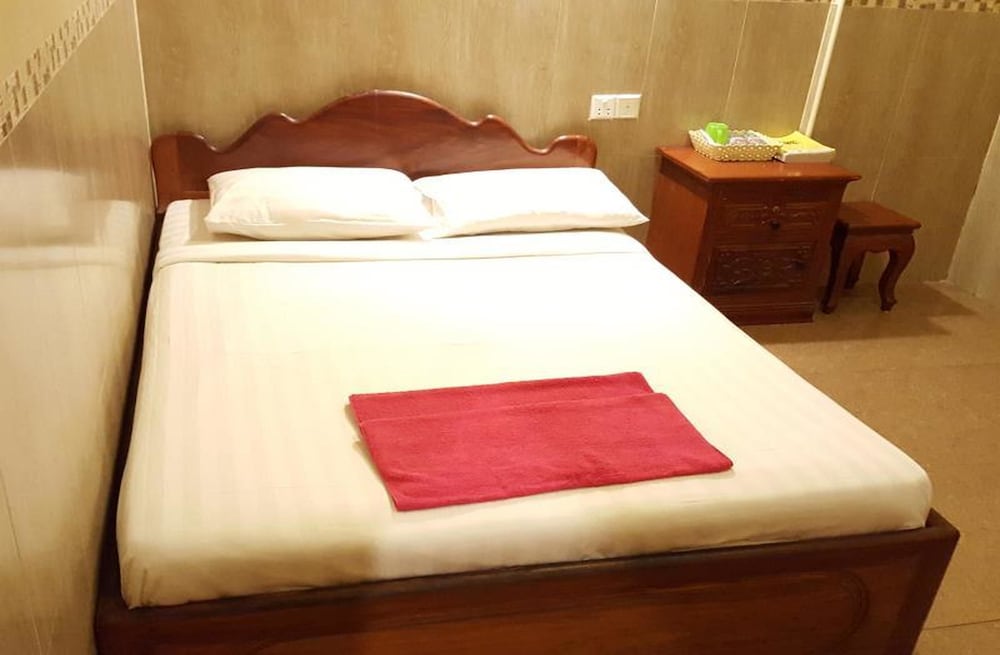 ROOM, DOUBLE BED