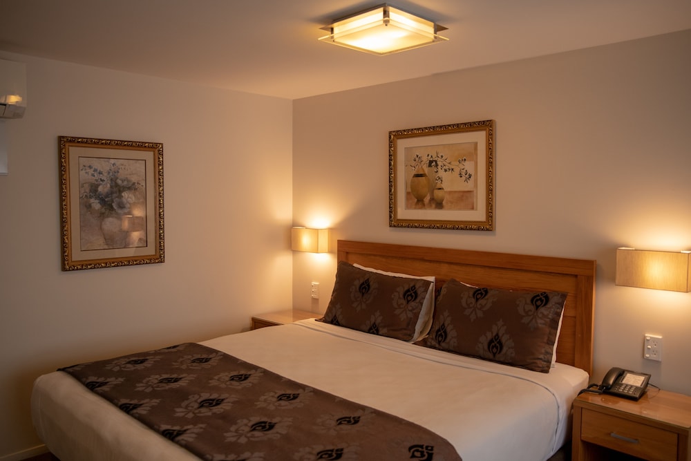 Quality Suites Alexander Inn 20/54