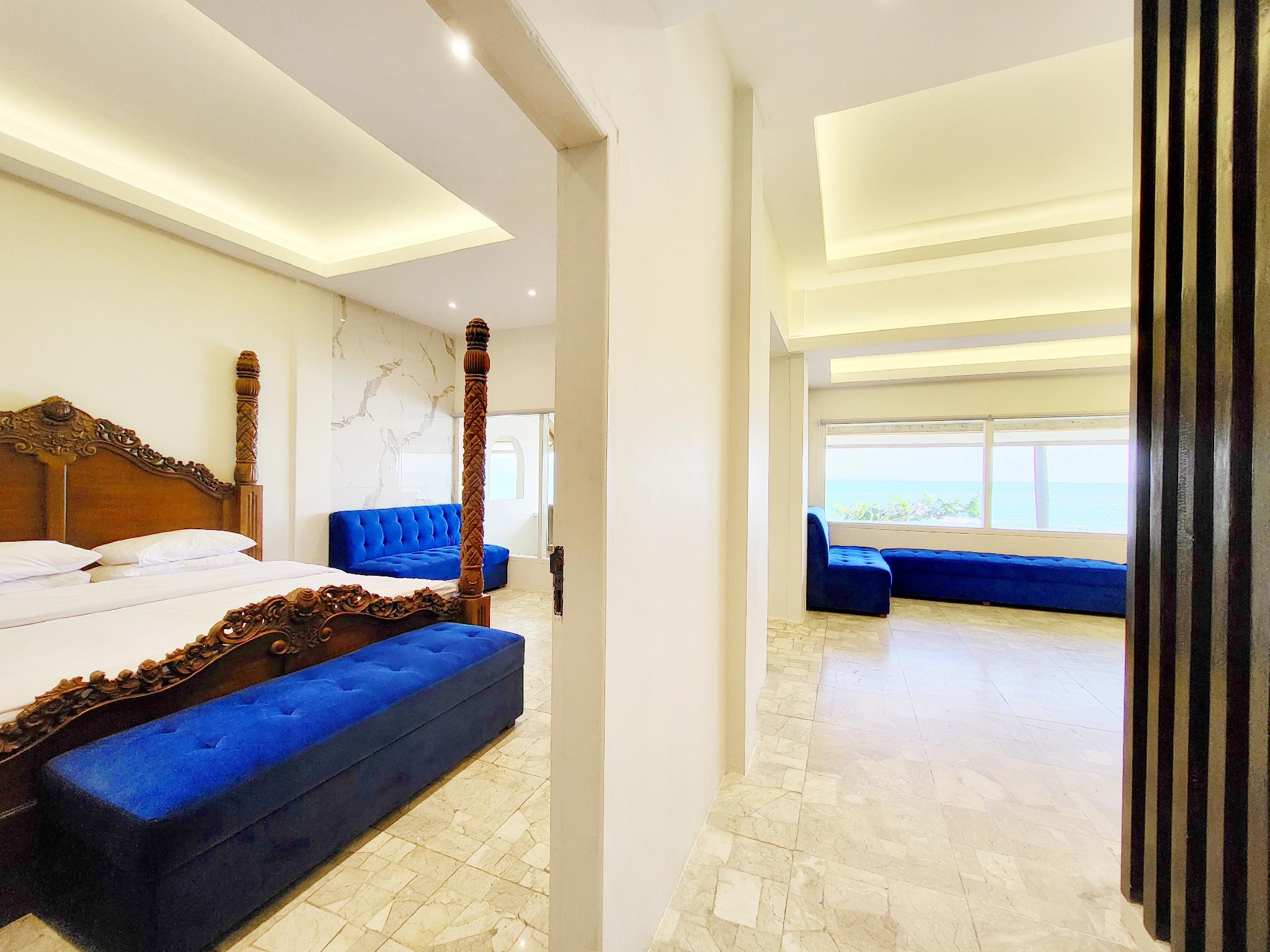 جناح بسرير كوين بإطلالة على البحر بغرفتي نوم