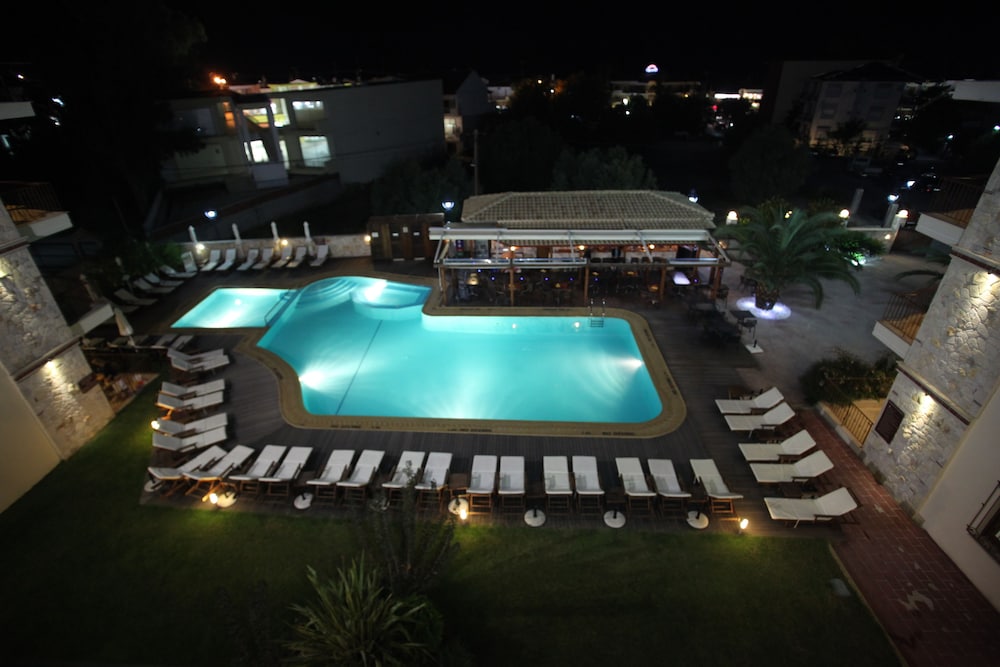 Nereides Hotel 43/49