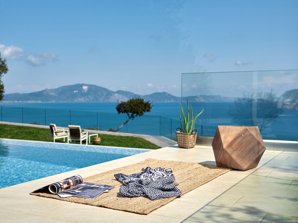 Avra Luxury Villa 7/50