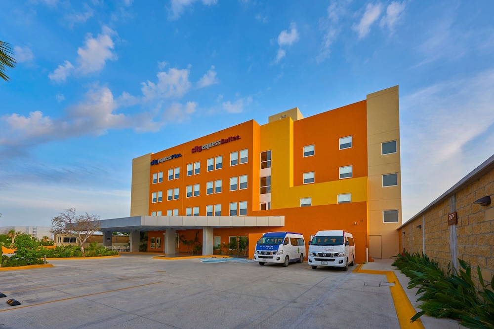 City Express Plus by Marriott Cabo San Lucas 63/69