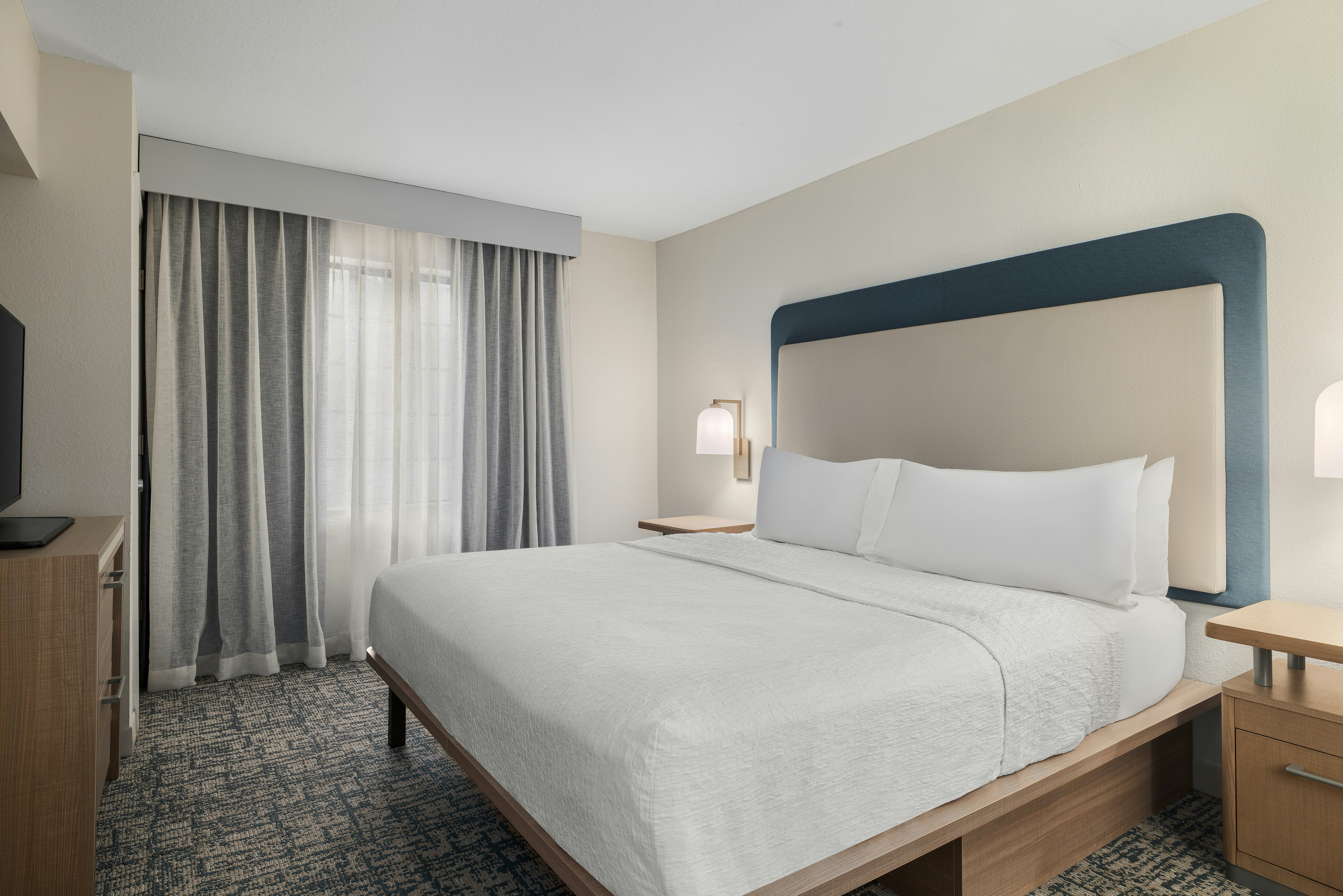 SUITE, KING BED, ACCESSIBLE