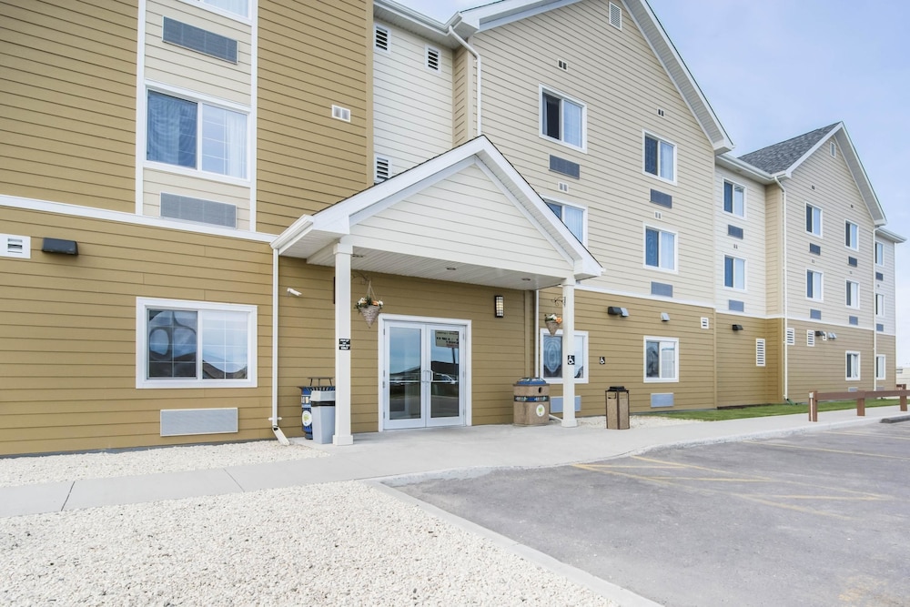 Quality Inn & Suites Thompson, MB 37/41