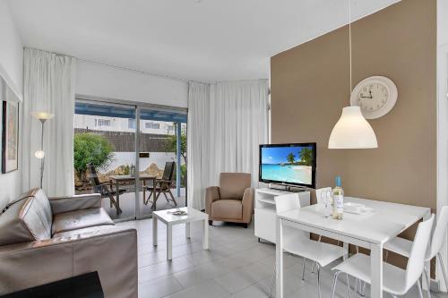 Apartamentos LIVVO Mar Azul 12/27