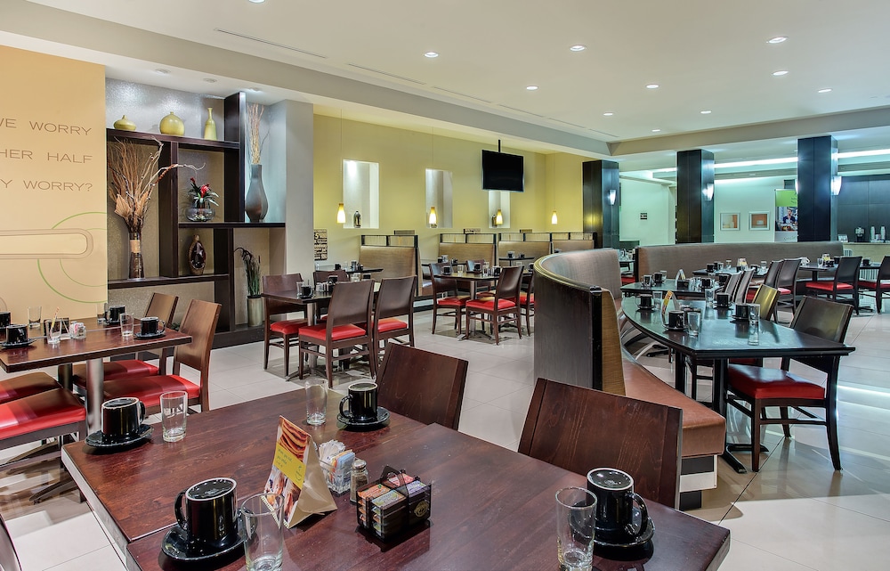 Holiday Inn Louisville Airport - Fair/Expo 44/57