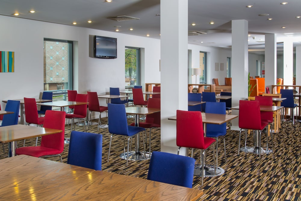 Holiday Inn Express Stevenage 58/66