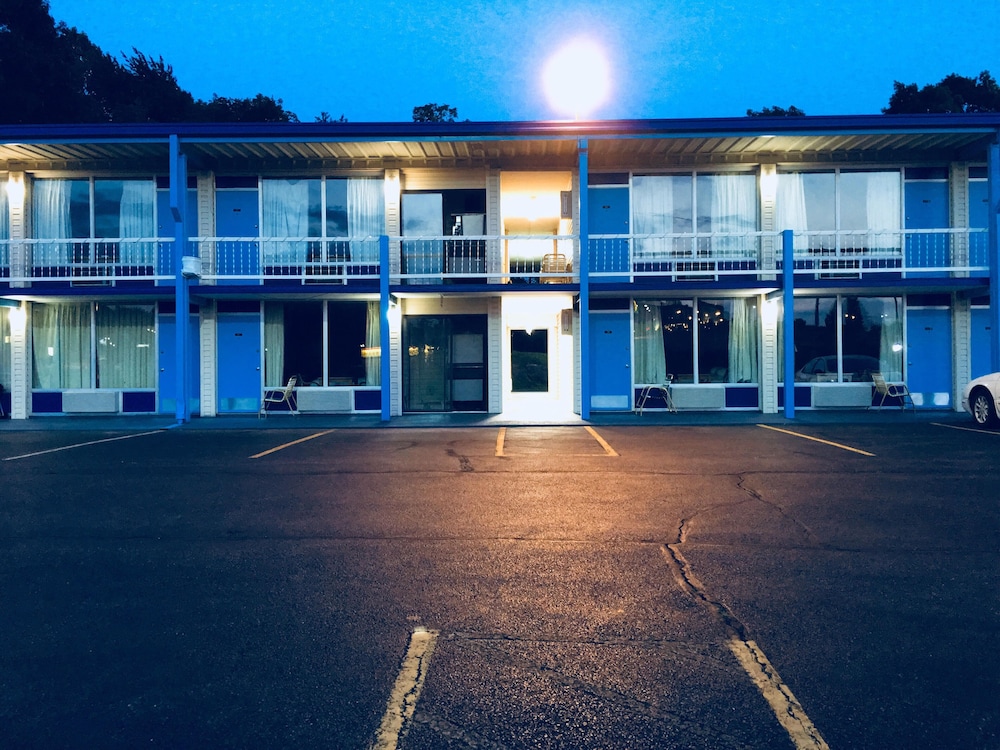 Americas Best Value Inn Wytheville 1/36