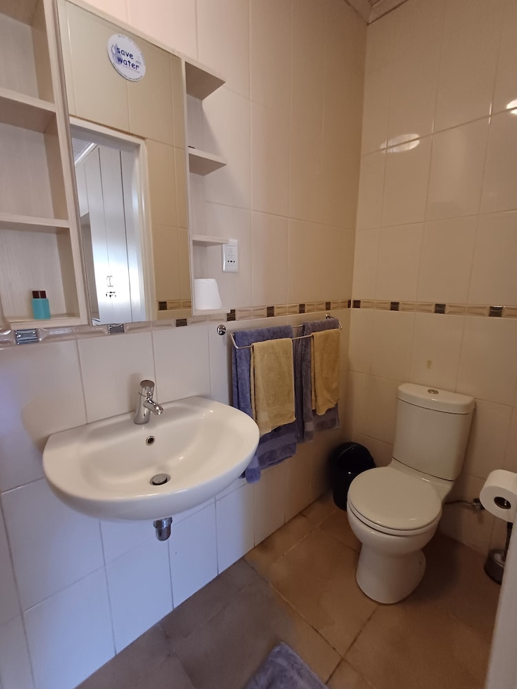 Capbon Guesthouse 50/50