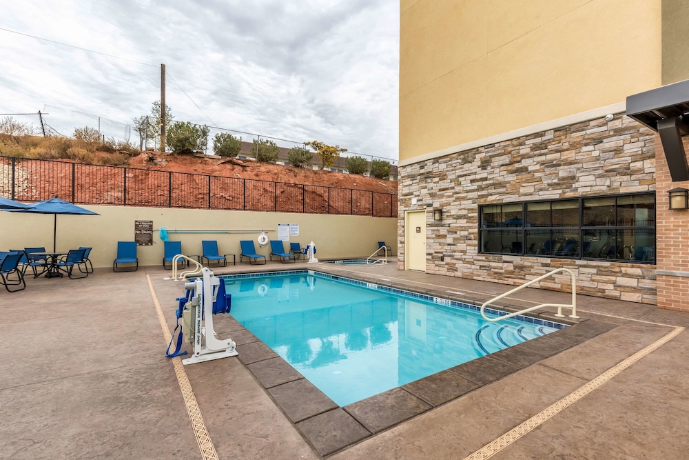 Comfort Suites St George - University Area 26/47