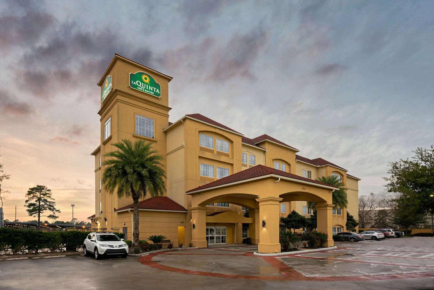 La Quinta Inn & Suites by Wyndham Houston Bush Intl Airpt E 23/30