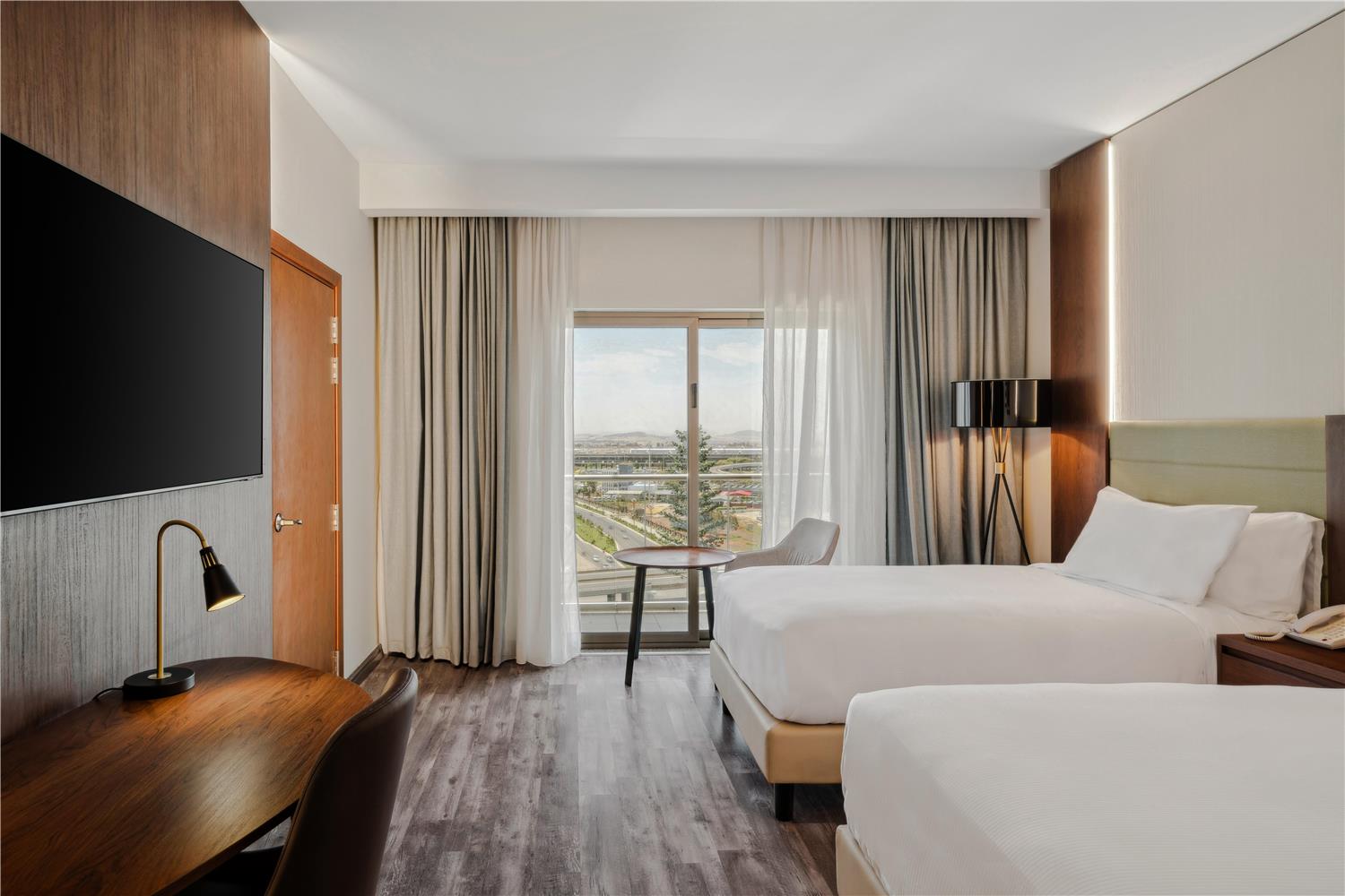 DELUXE, TWIN BEDS, AIRPORT VIEW