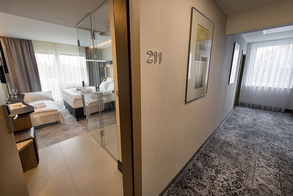 PREMIUM Hotel 15/69