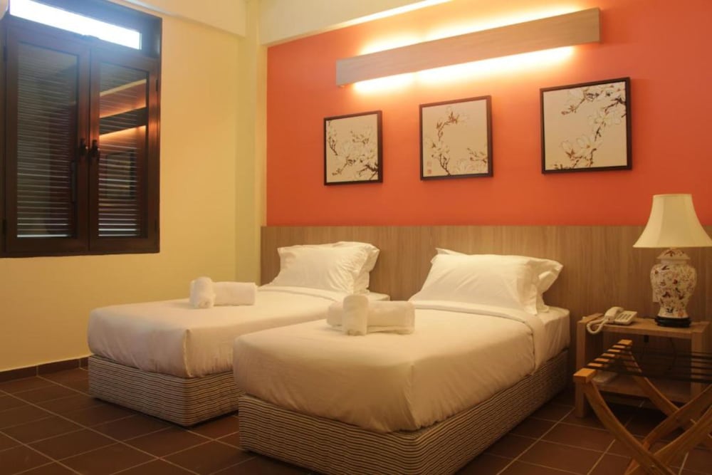 DELUXE, TWIN BEDS